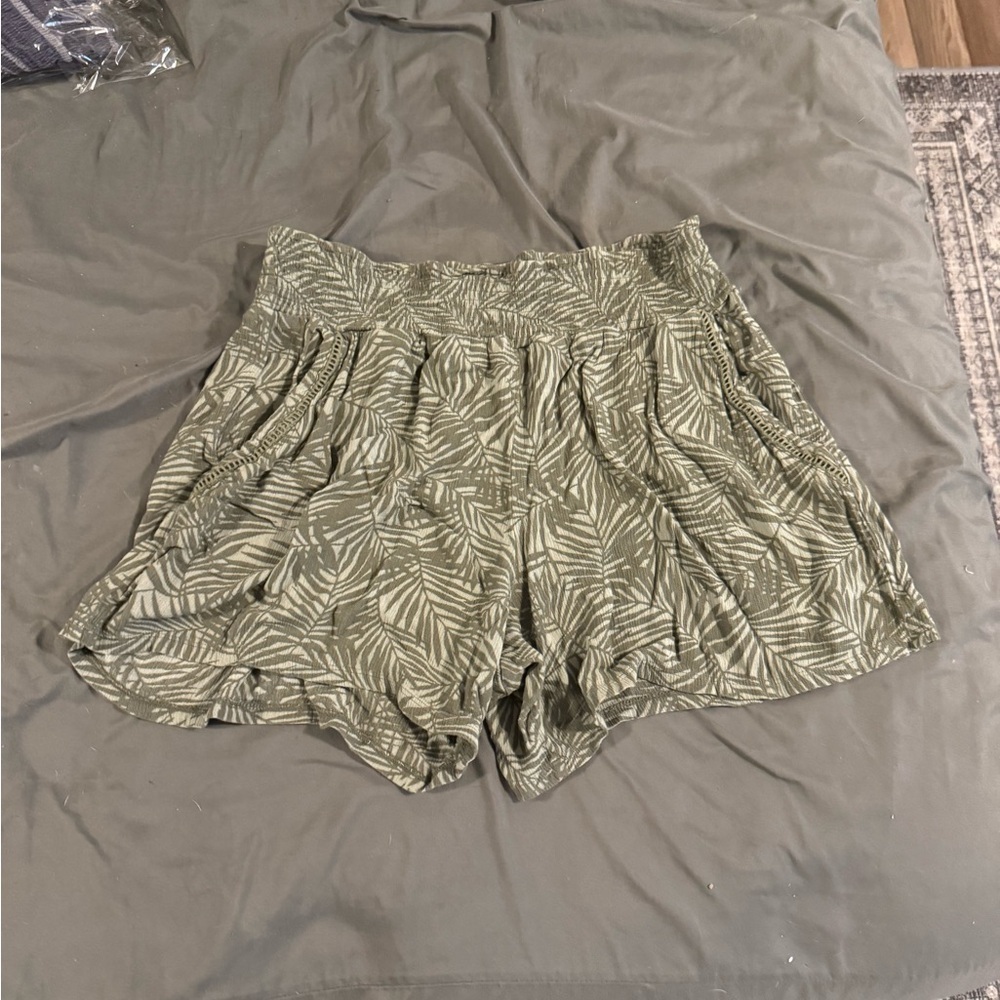 Three Dots Green Leaf Pattern High Waist Shorts size xl